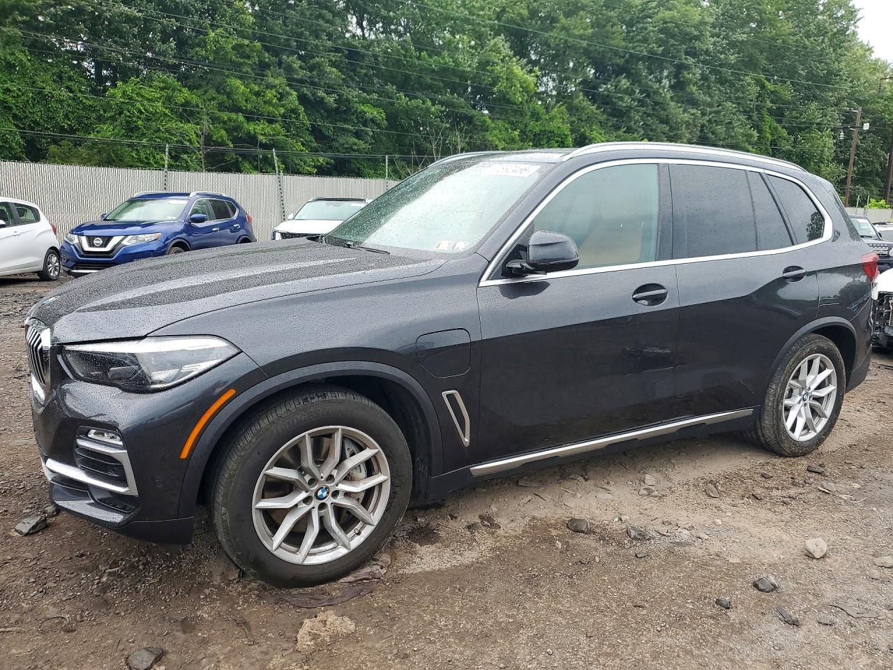 2021 BMW X5 xDrive45E - zdjęcie główne