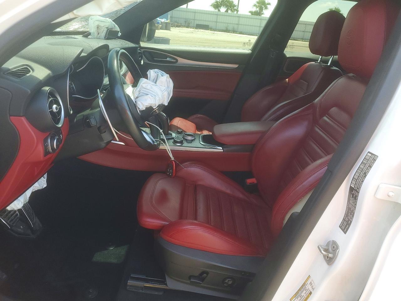 2021 Alfa Romeo Stelvio Ti - zdjęcie 7