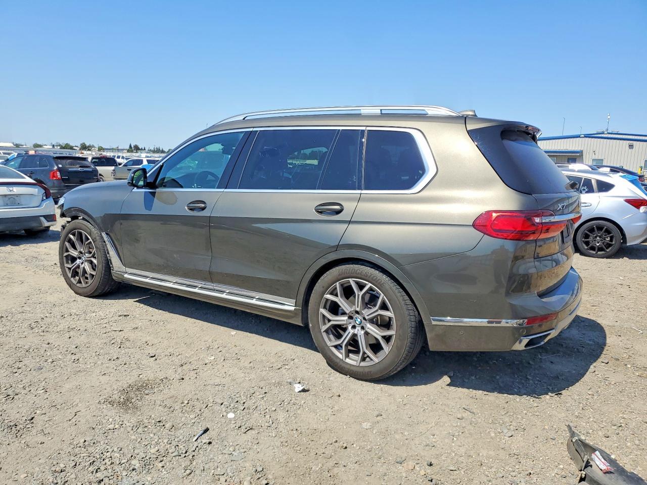 2021 BMW X7 xDrive40I - zdjęcie 2