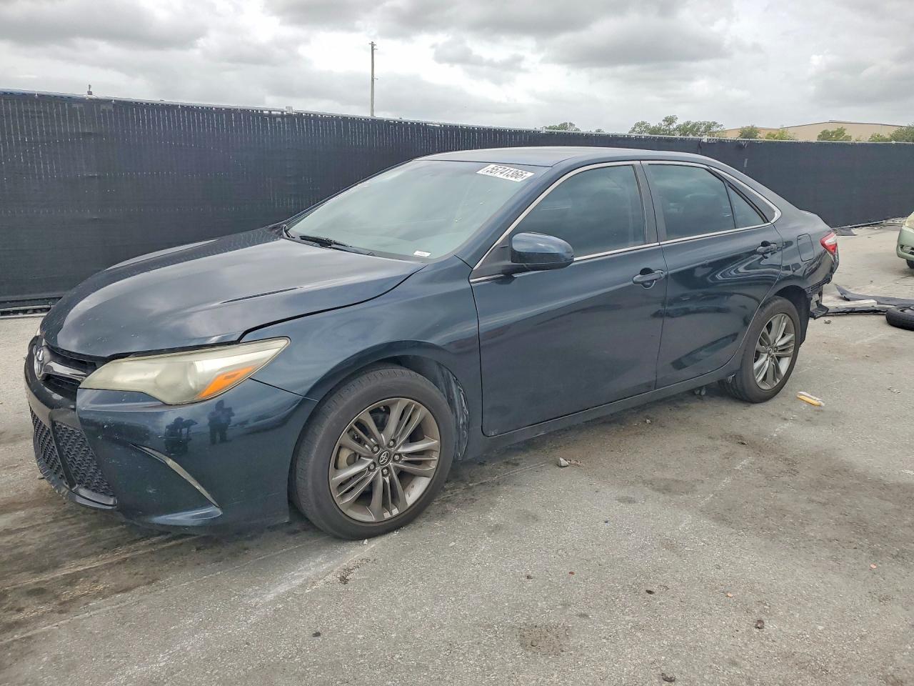 2017 Toyota Camry Se - zdjęcie główne