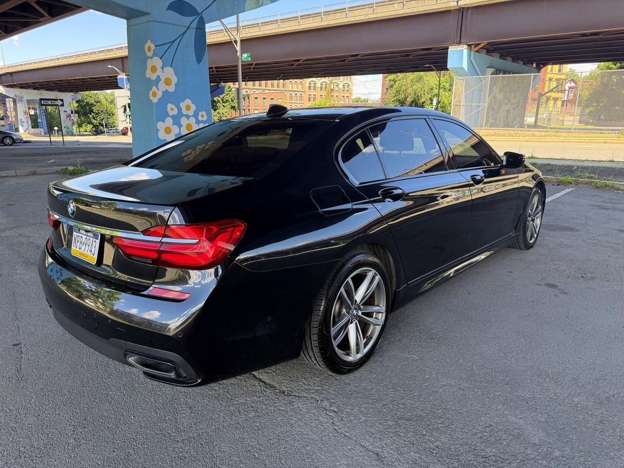 2019 BMW 750I xDrive - zdjęcie 4