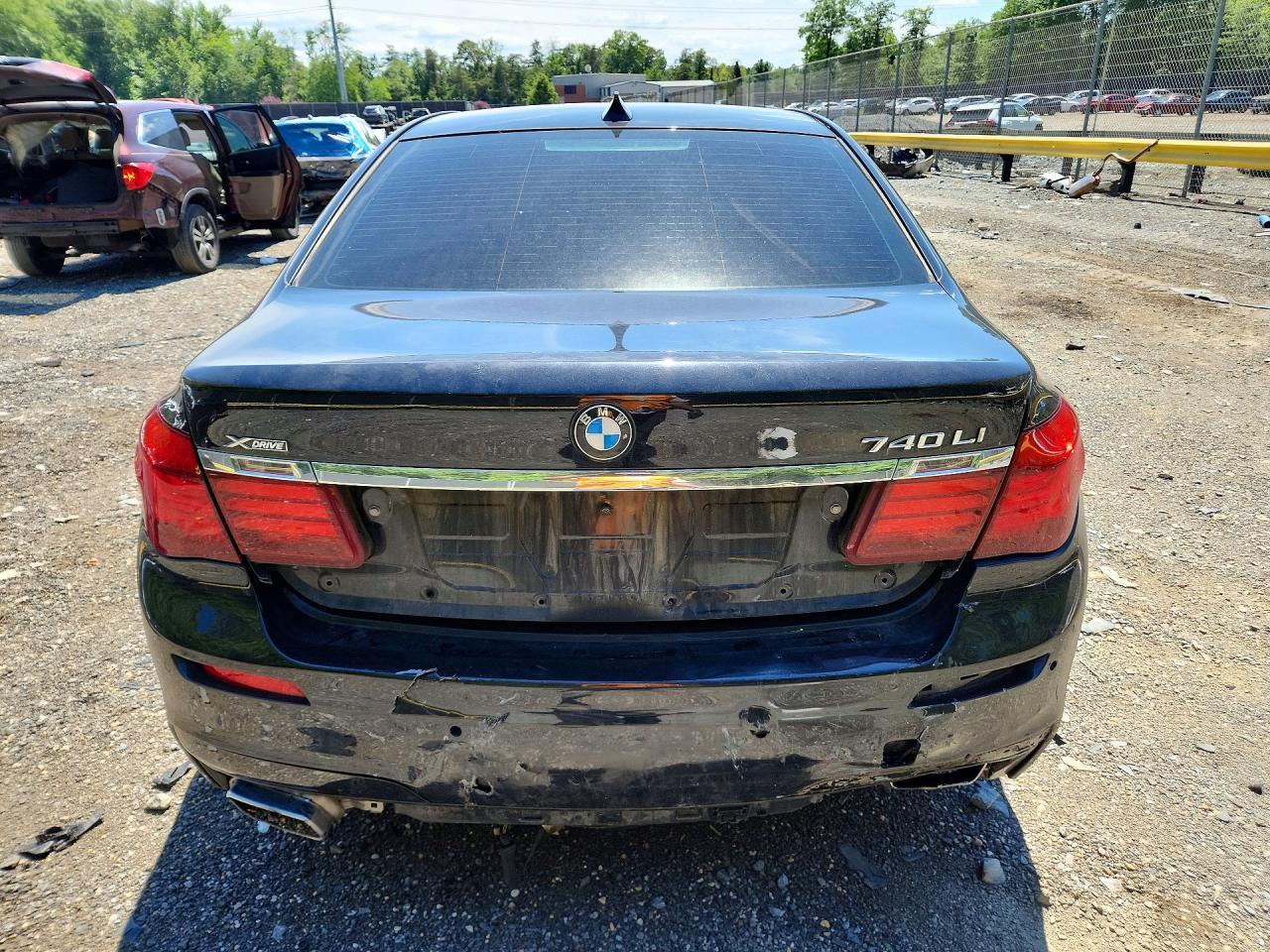 2015 BMW Seria 7 740Li - zdjęcie 6