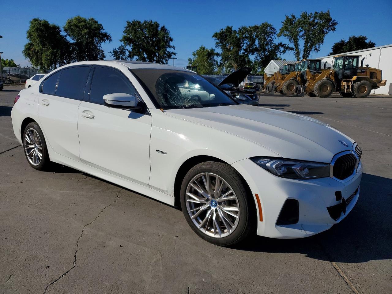 2023 BMW 330Xe - zdjęcie 4