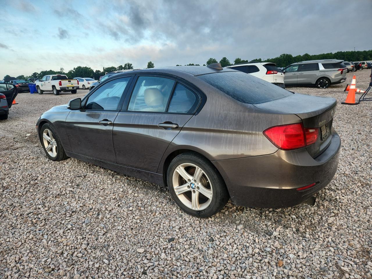 2013 BMW 320 I - zdjęcie 2
