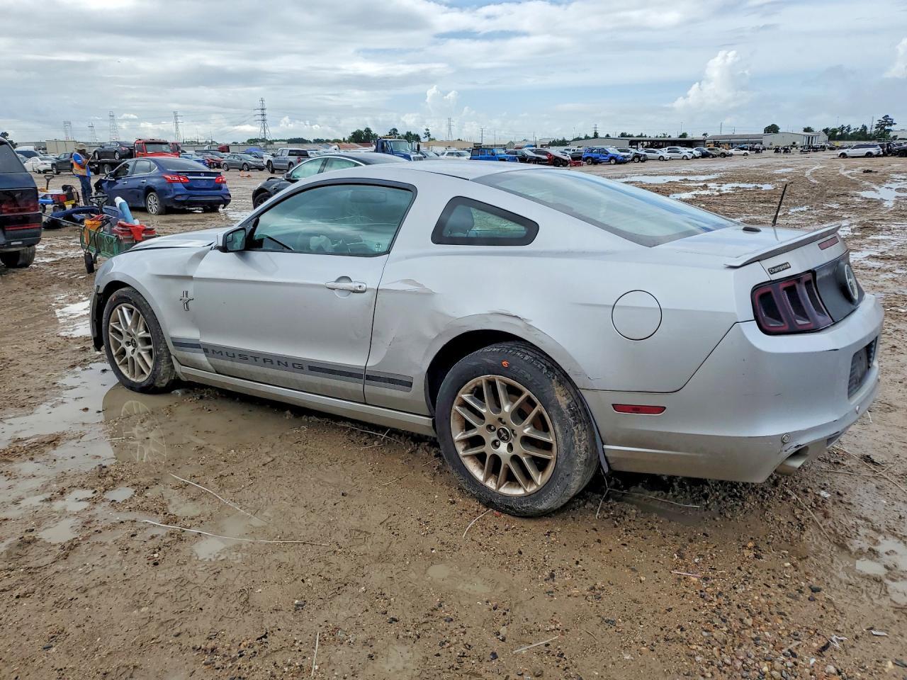 2013 Ford Mustang - zdjęcie 2