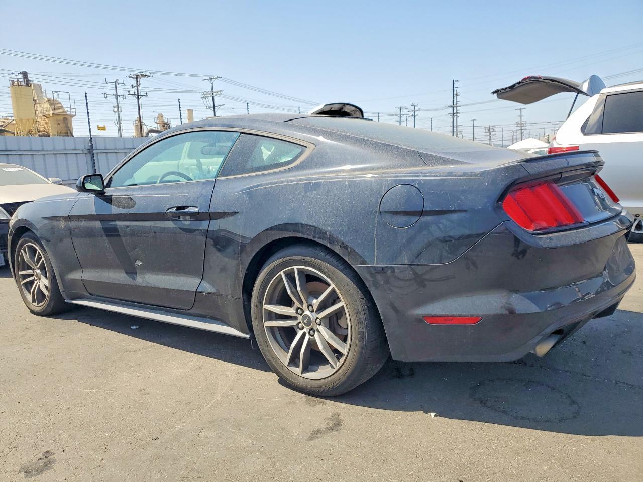 2017 Ford Mustang - zdjęcie 2