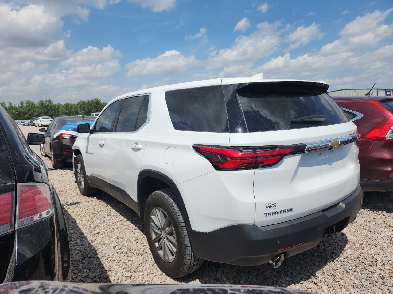 2023 Chevrolet Traverse Ls - zdjęcie 2