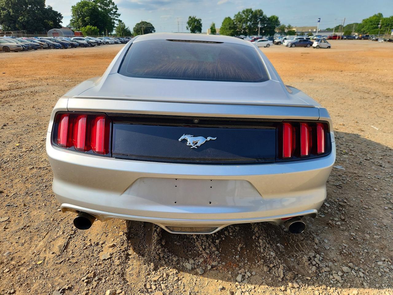 2017 Ford Mustang - zdjęcie 6