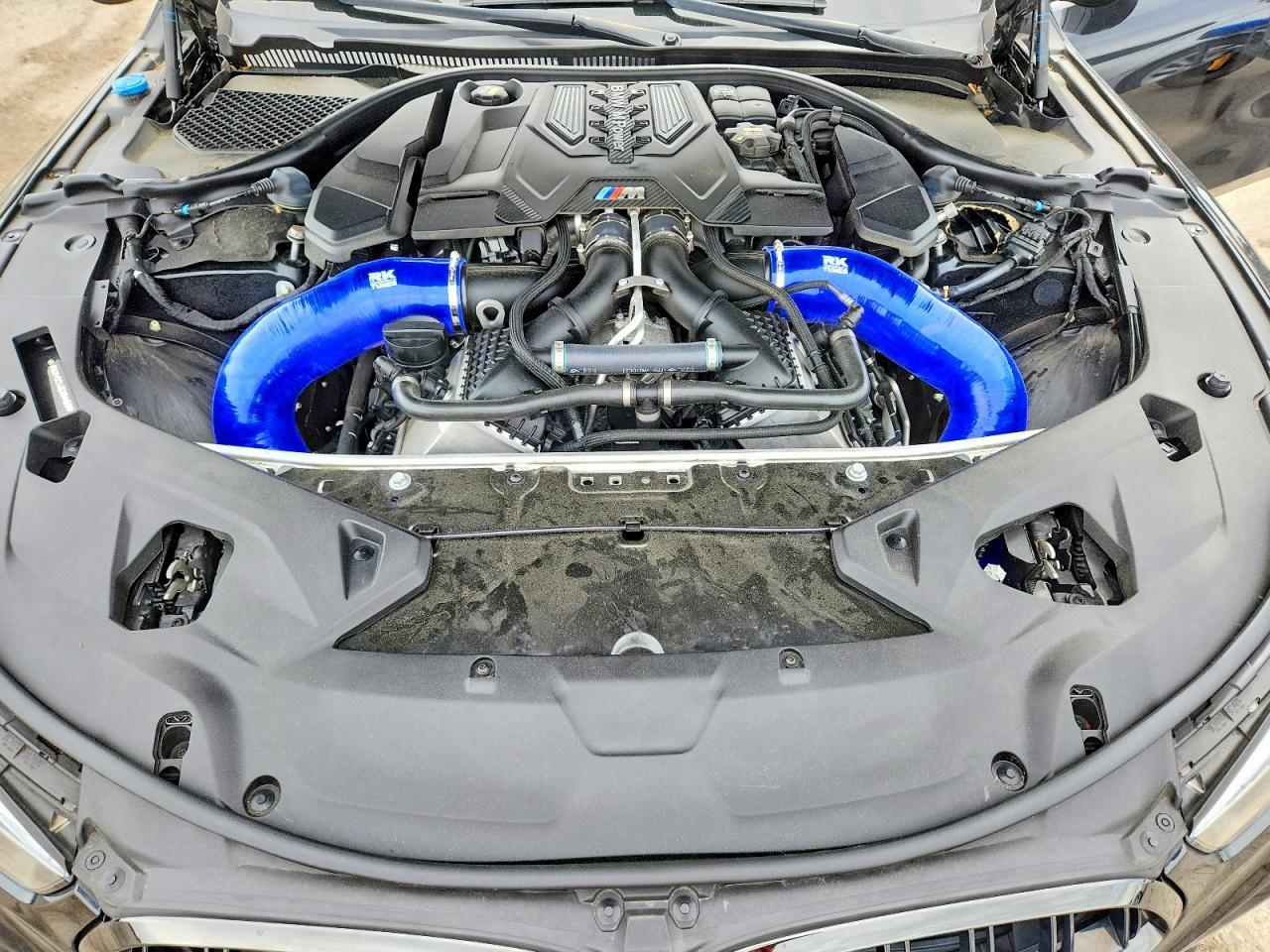 2022 BMW M8 - zdjęcie 11