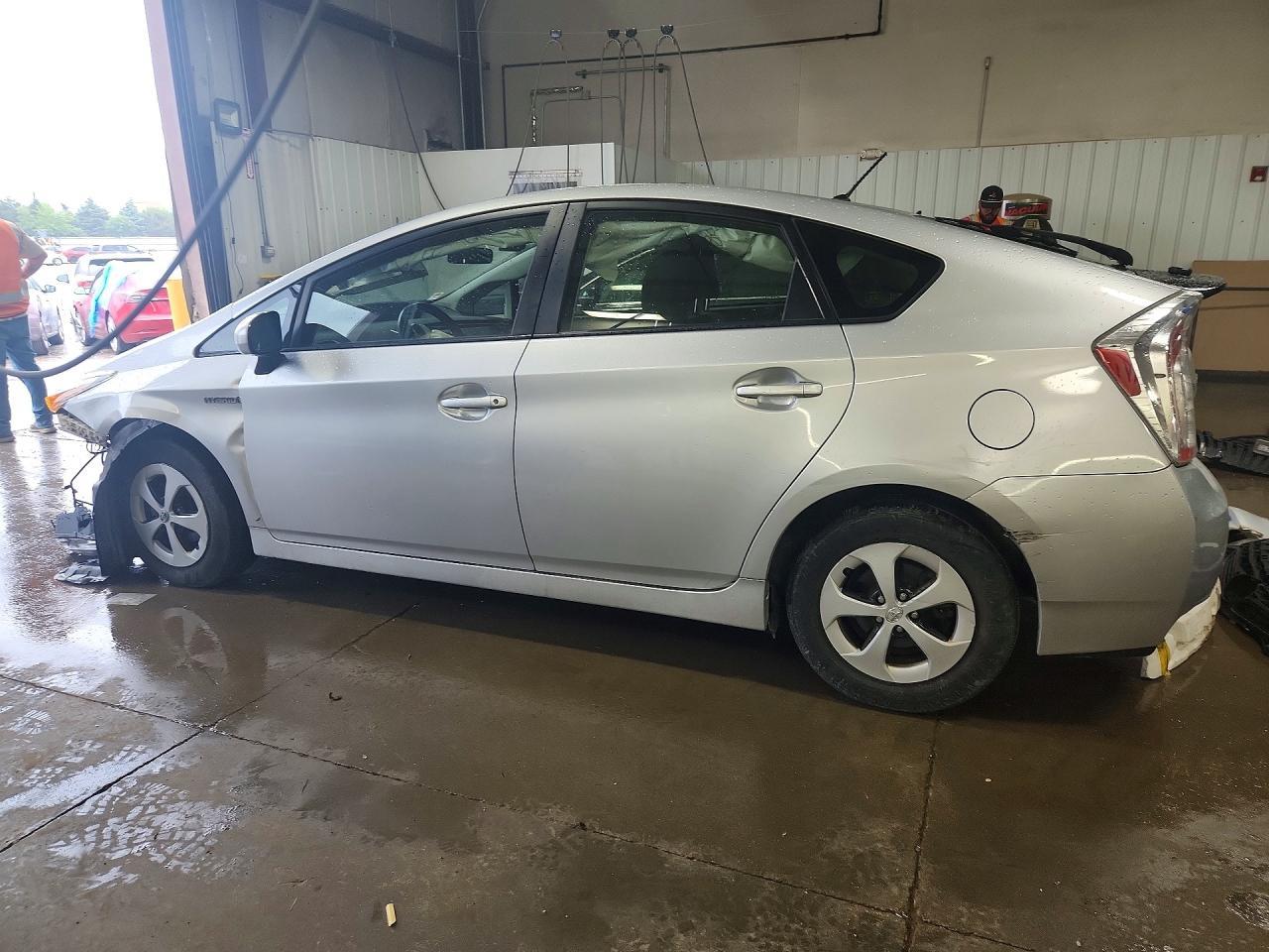 2014 Toyota Prius Two - zdjęcie 2