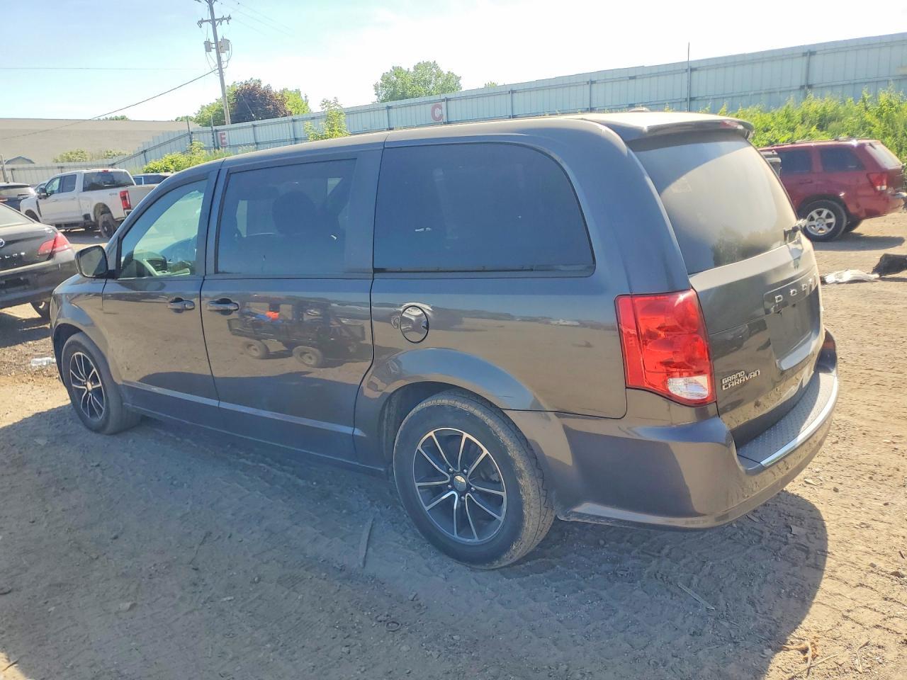 2019 Dodge Grand Caravan Gt - zdjęcie 2