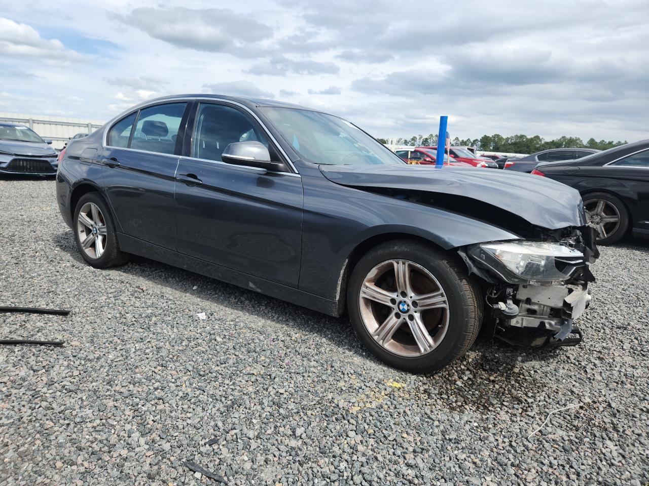 2017 BMW 330 Xi - zdjęcie 4