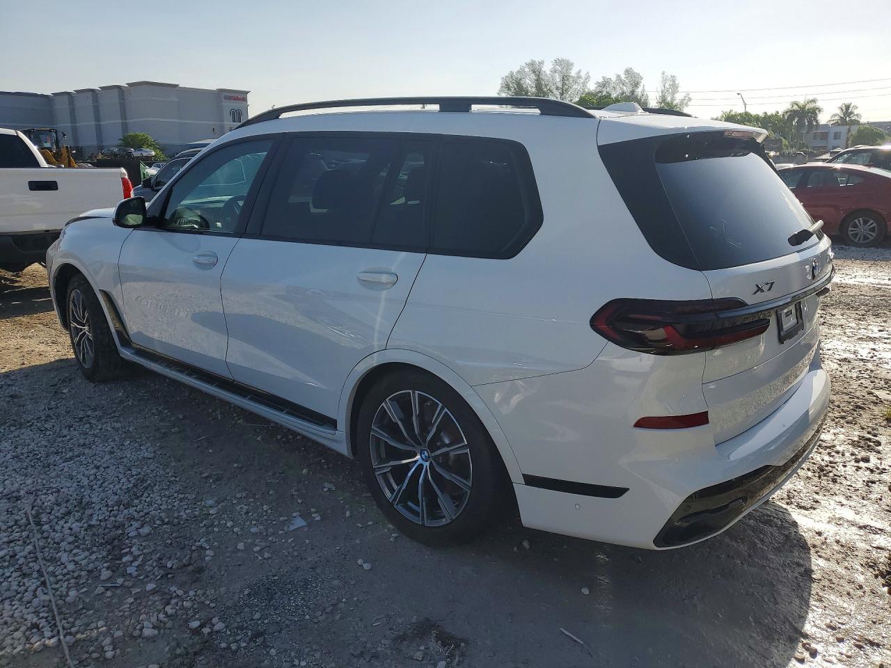 2025 BMW X7 xDrive40I - zdjęcie 2