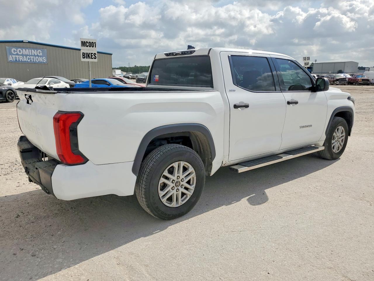 2022 Toyota Tundra Sr5 - zdjęcie 3