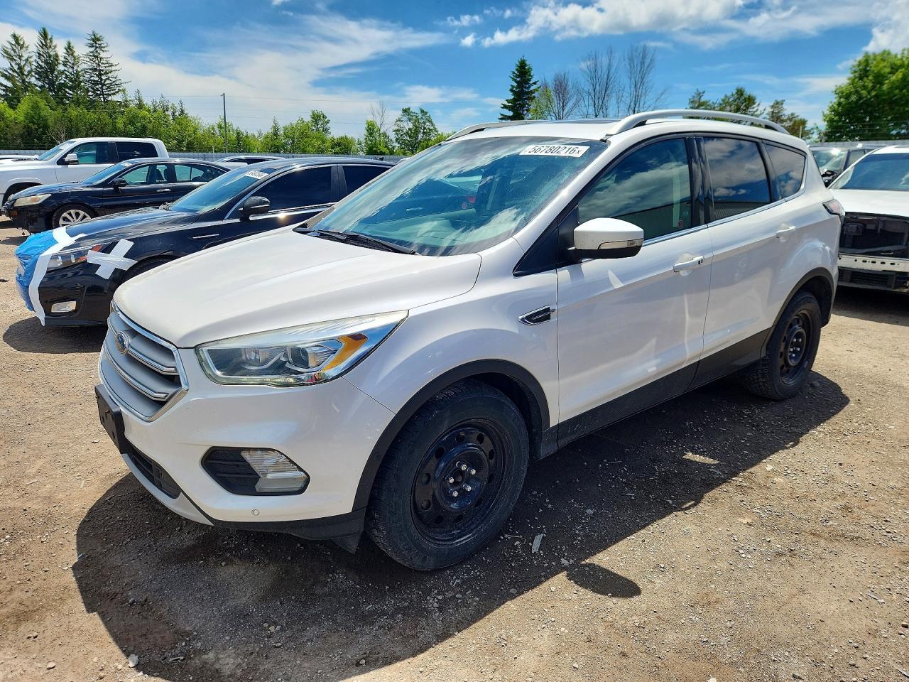 2017 Ford Escape Titanium - zdjęcie główne