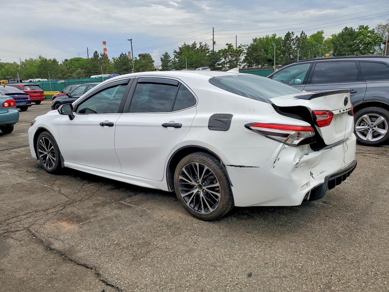 2019 Toyota Camry Se - zdjęcie 2