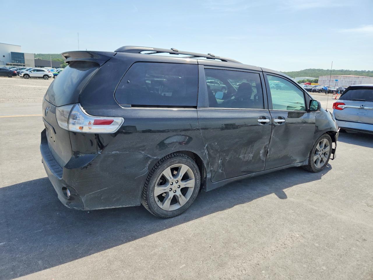 2014 Toyota Sienna Sport - zdjęcie 3