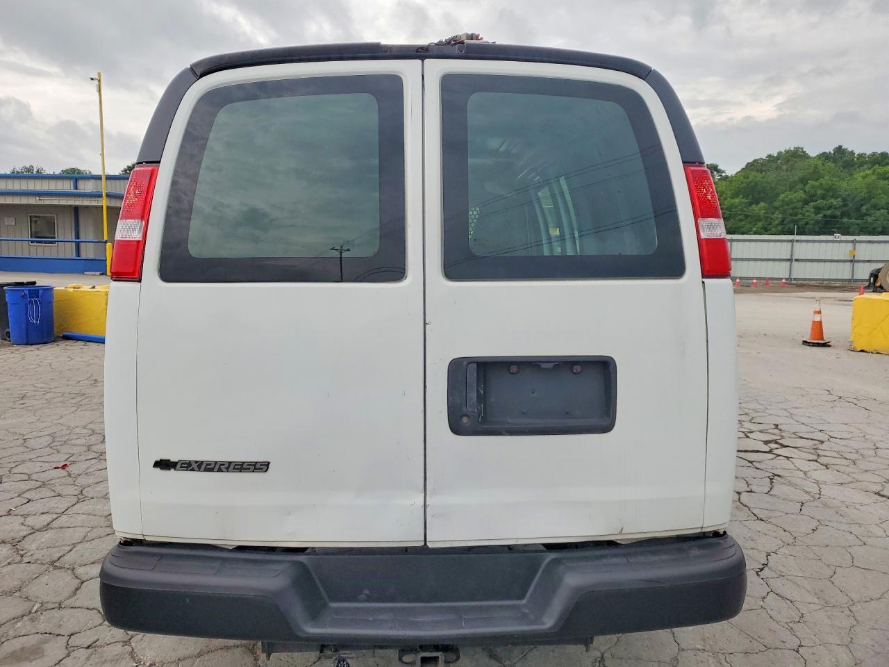 2017 Chevrolet Express - zdjęcie 6