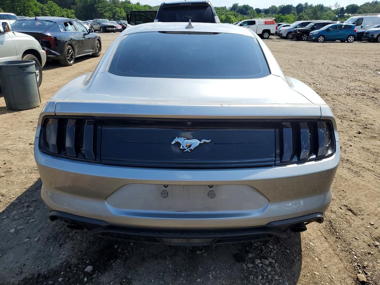 2020 Ford Mustang - zdjęcie 6