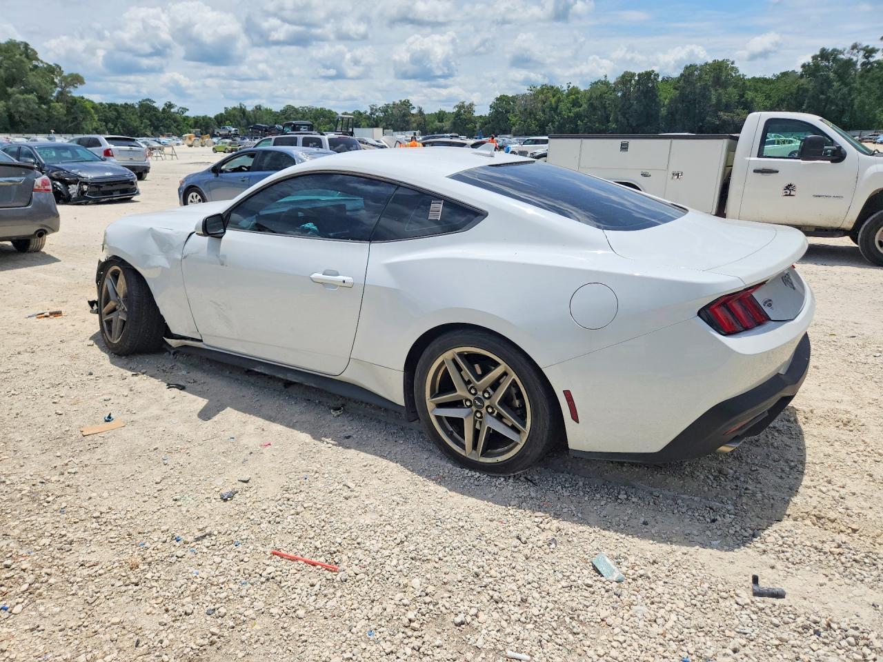 2024 Ford Mustang - zdjęcie 2