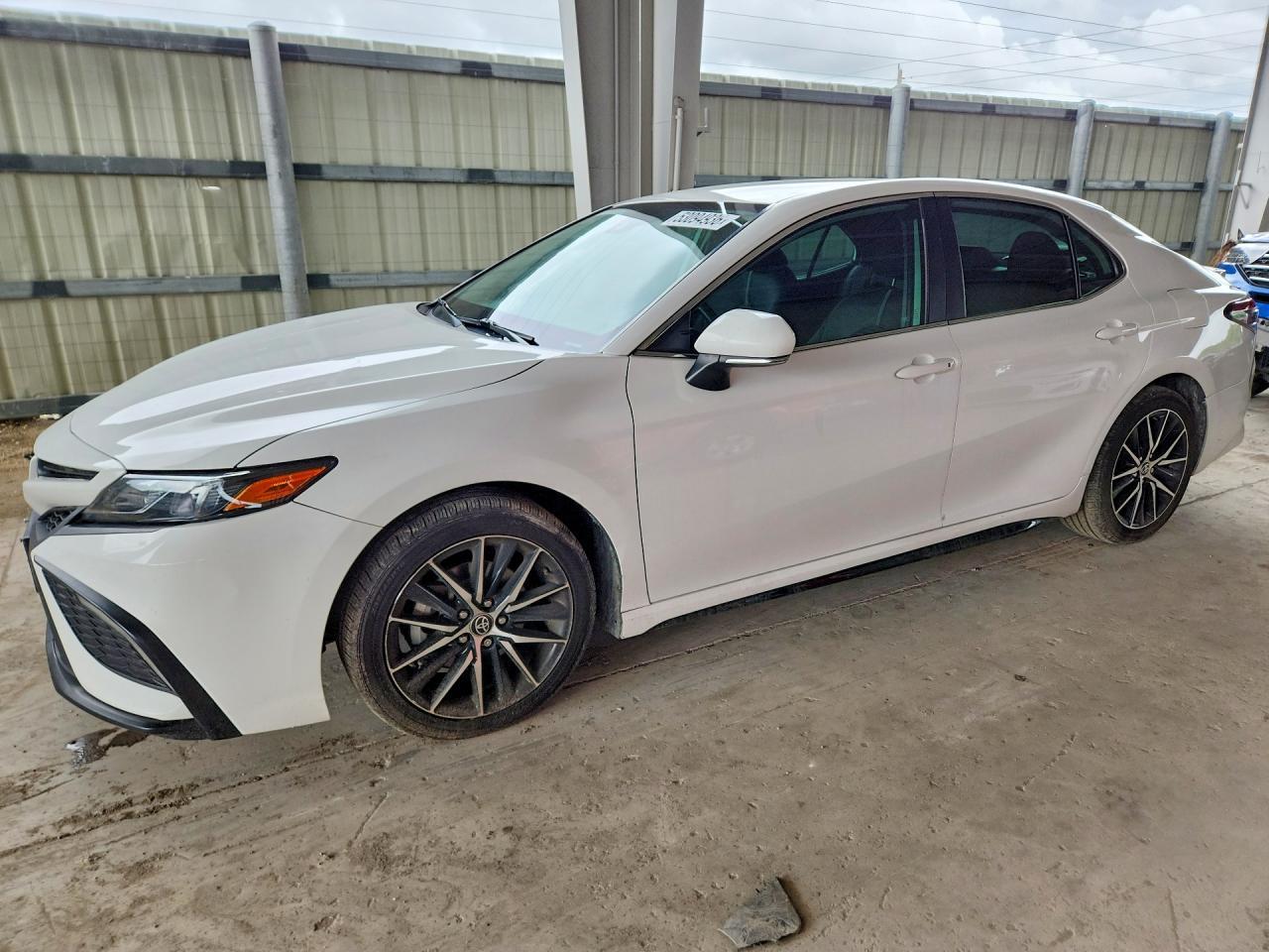 2022 Toyota Camry Se - zdjęcie główne