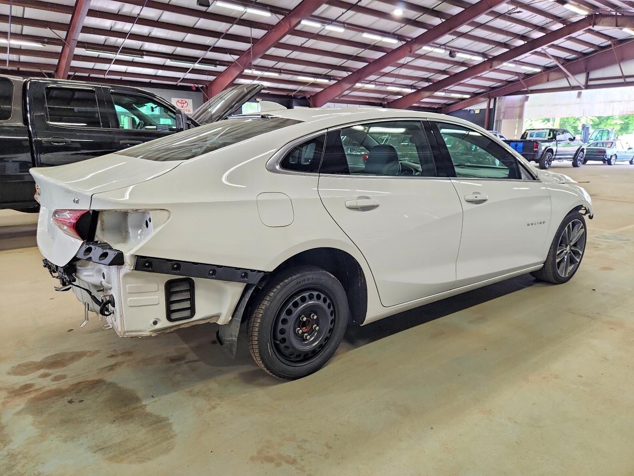 2022 Chevrolet Malibu Lt - zdjęcie 3