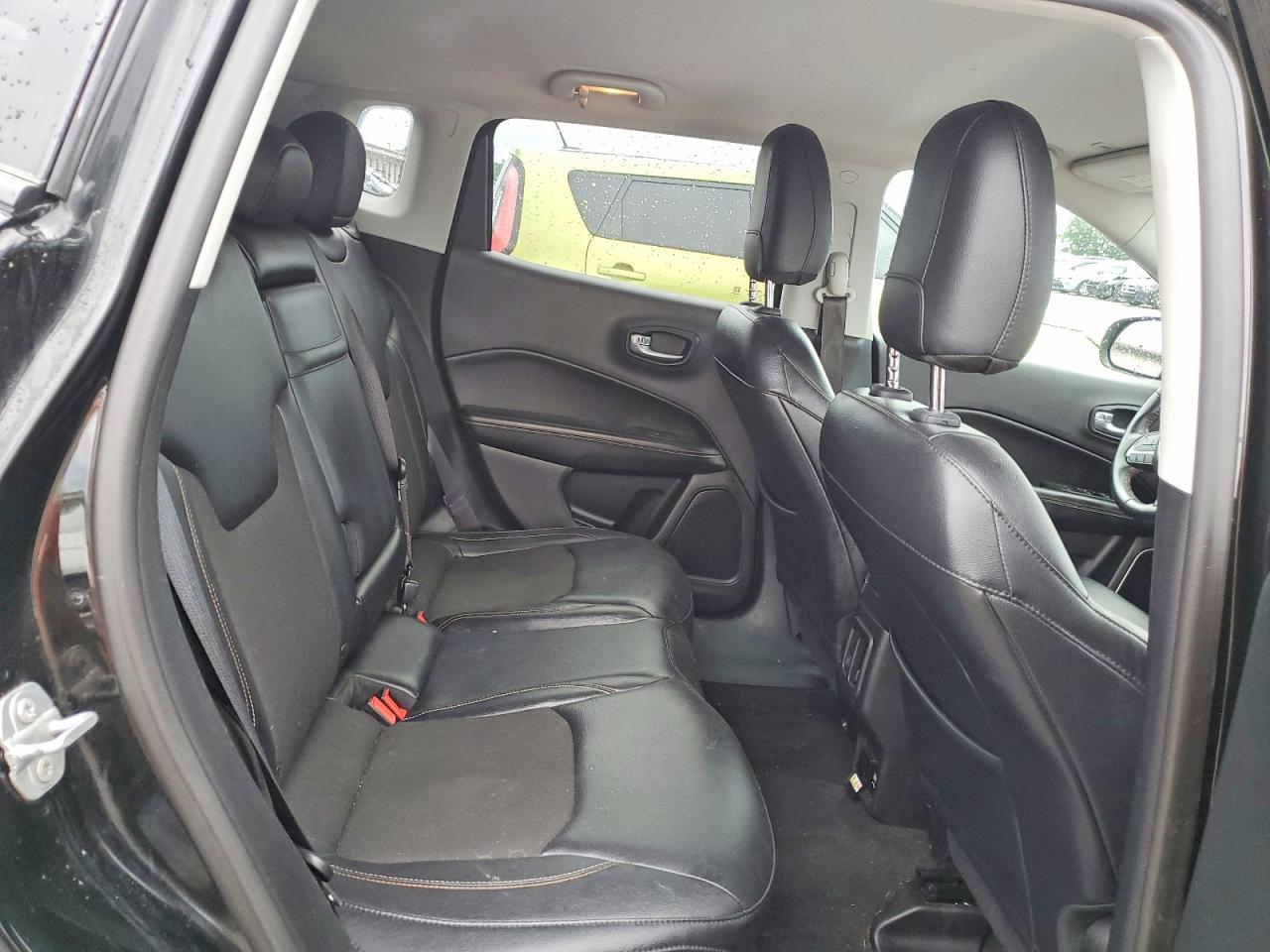 2018 Jeep Compass Latitude - zdjęcie 11