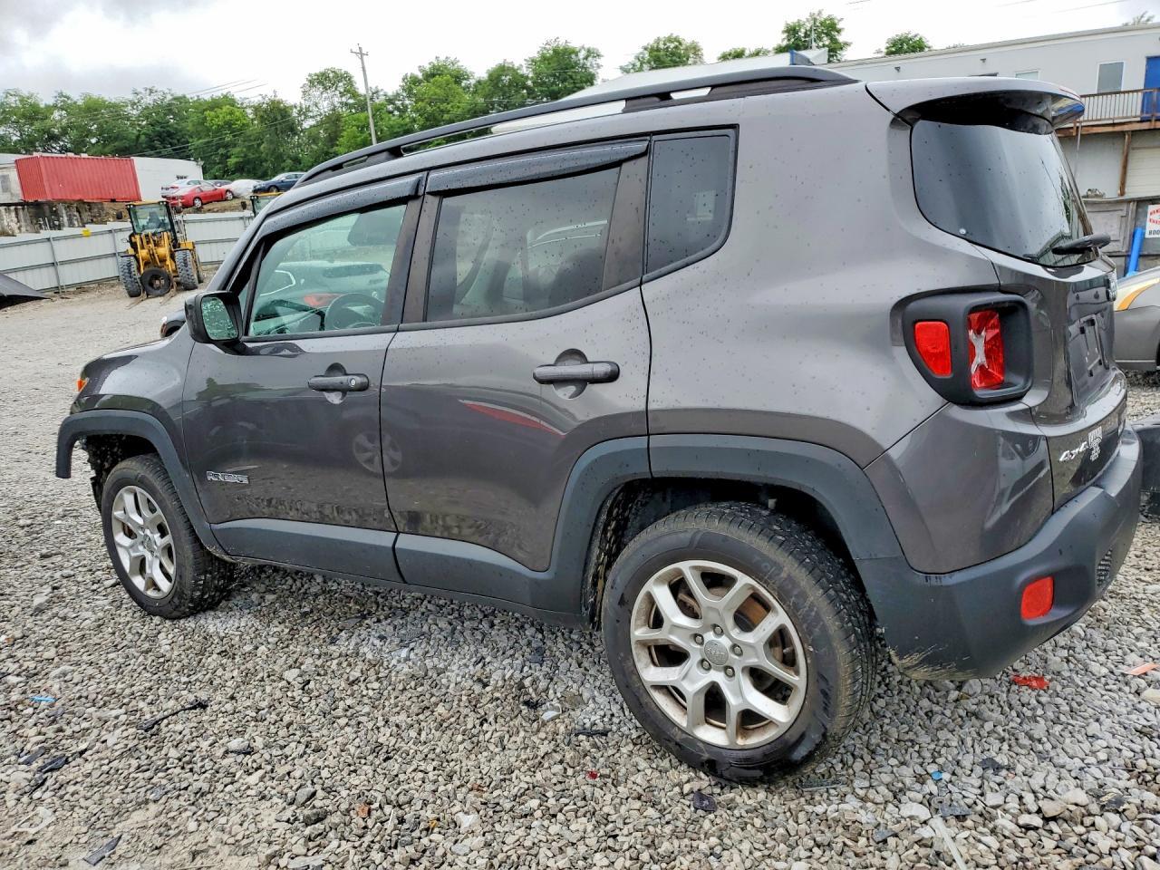 2018 Jeep Renegade Latitude - zdjęcie 2