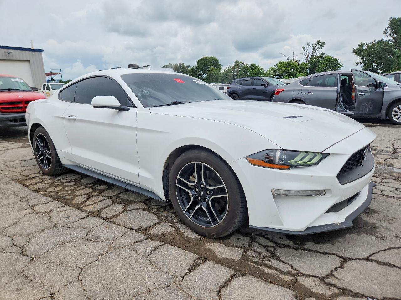 2020 Ford Mustang - zdjęcie 4