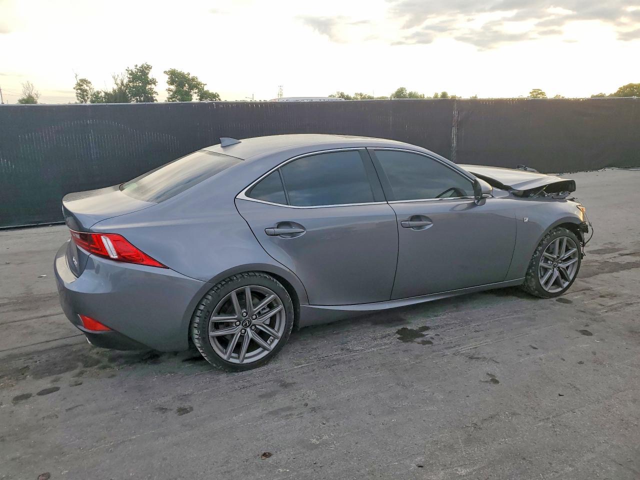 2016 Lexus Is 200T - zdjęcie 3