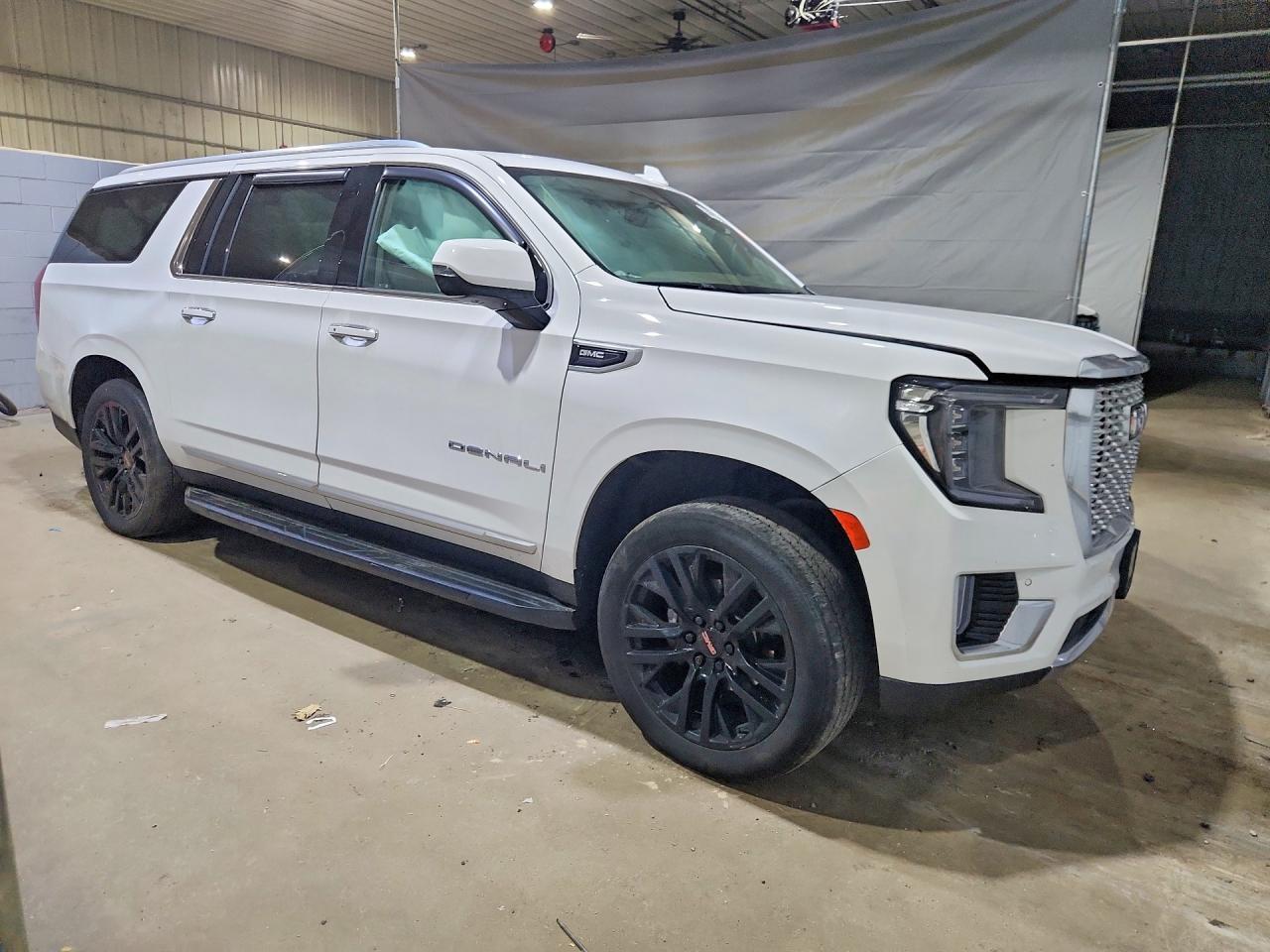 2021 GMC Yukon Xl Denali - zdjęcie 4