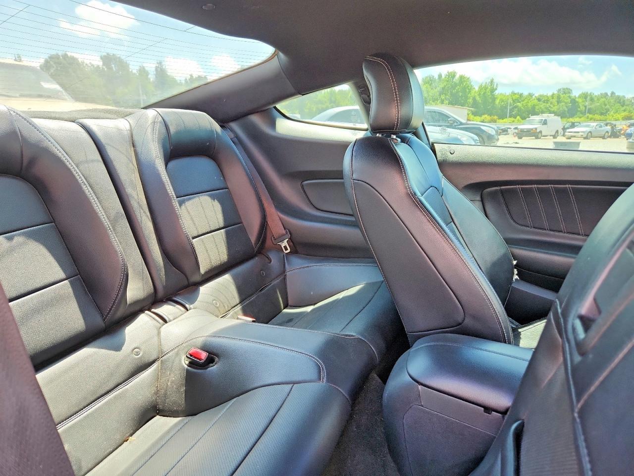 2016 Ford Mustang - zdjęcie 10