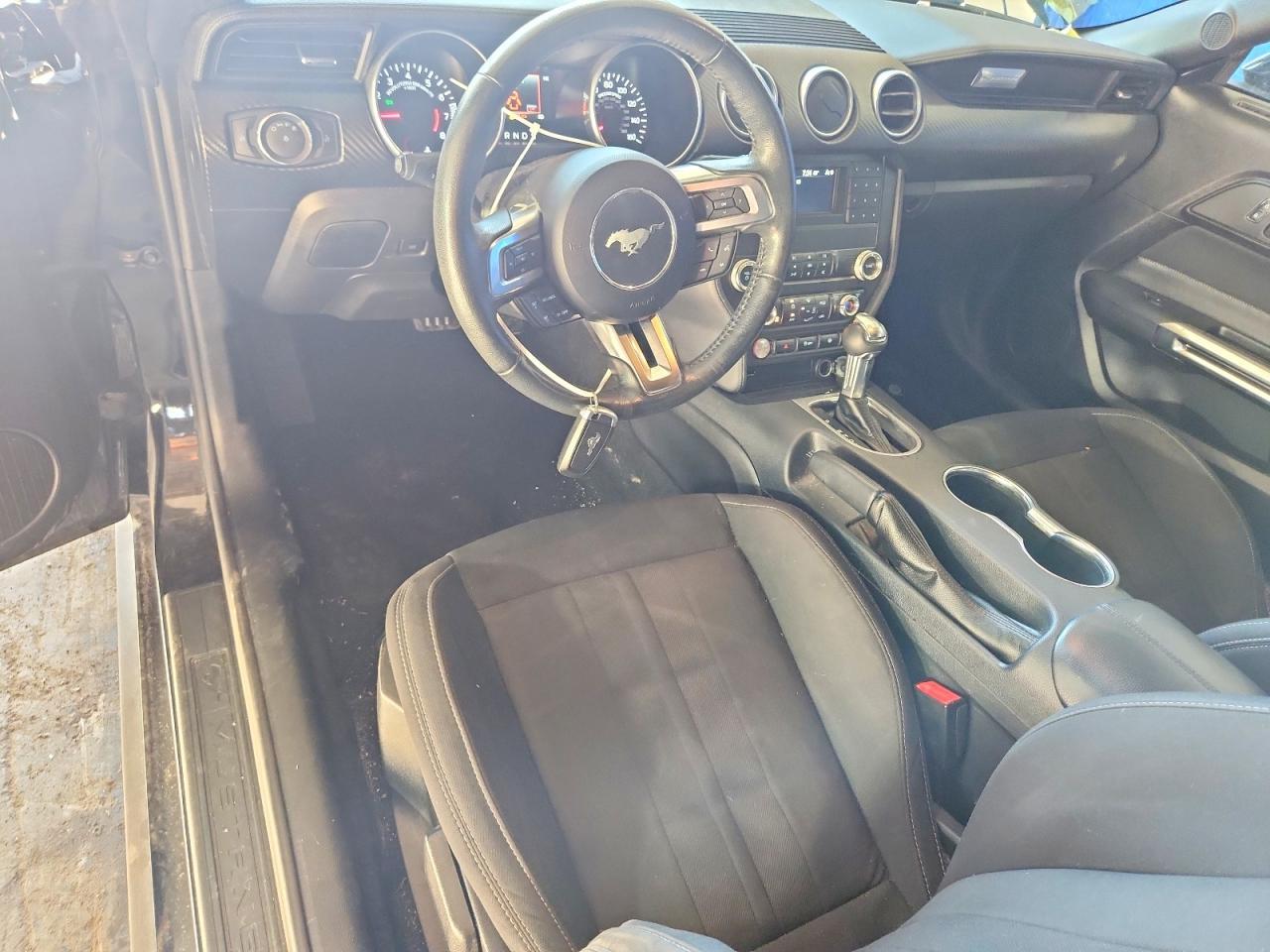 2021 Ford Mustang - zdjęcie 8