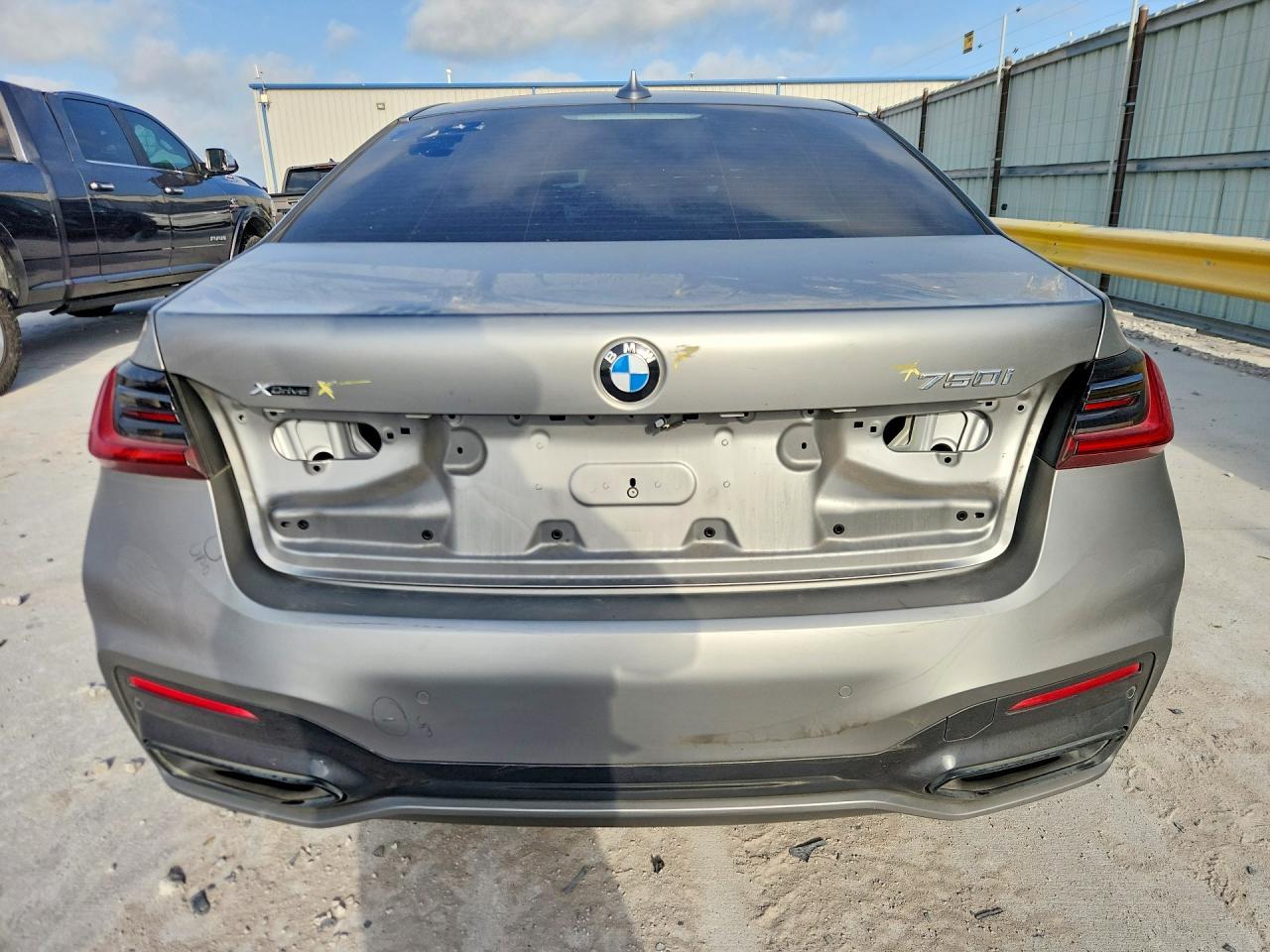 2022 BMW 750 Xi - zdjęcie 6