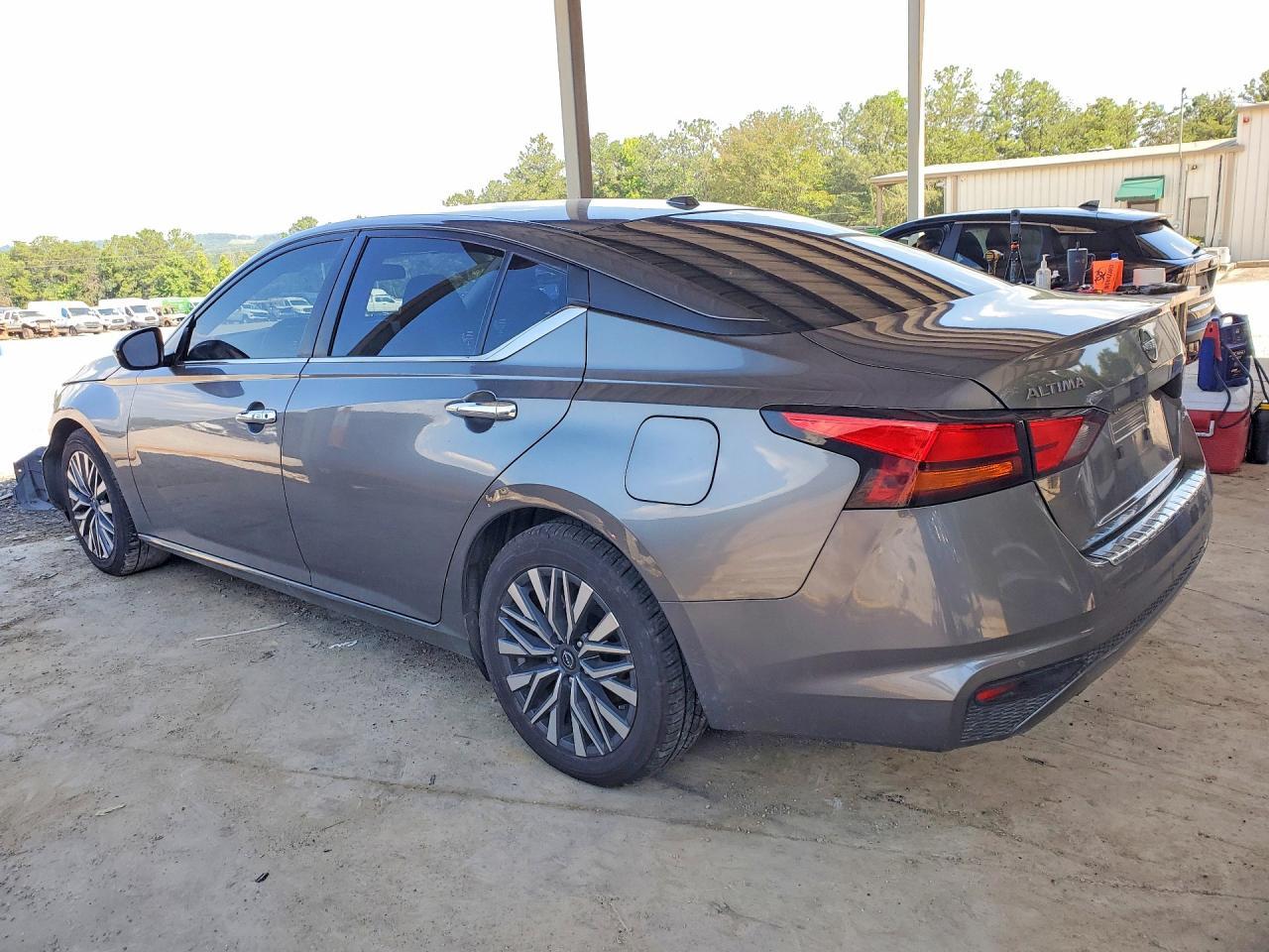 2023 Nissan Altima Sv - zdjęcie 2