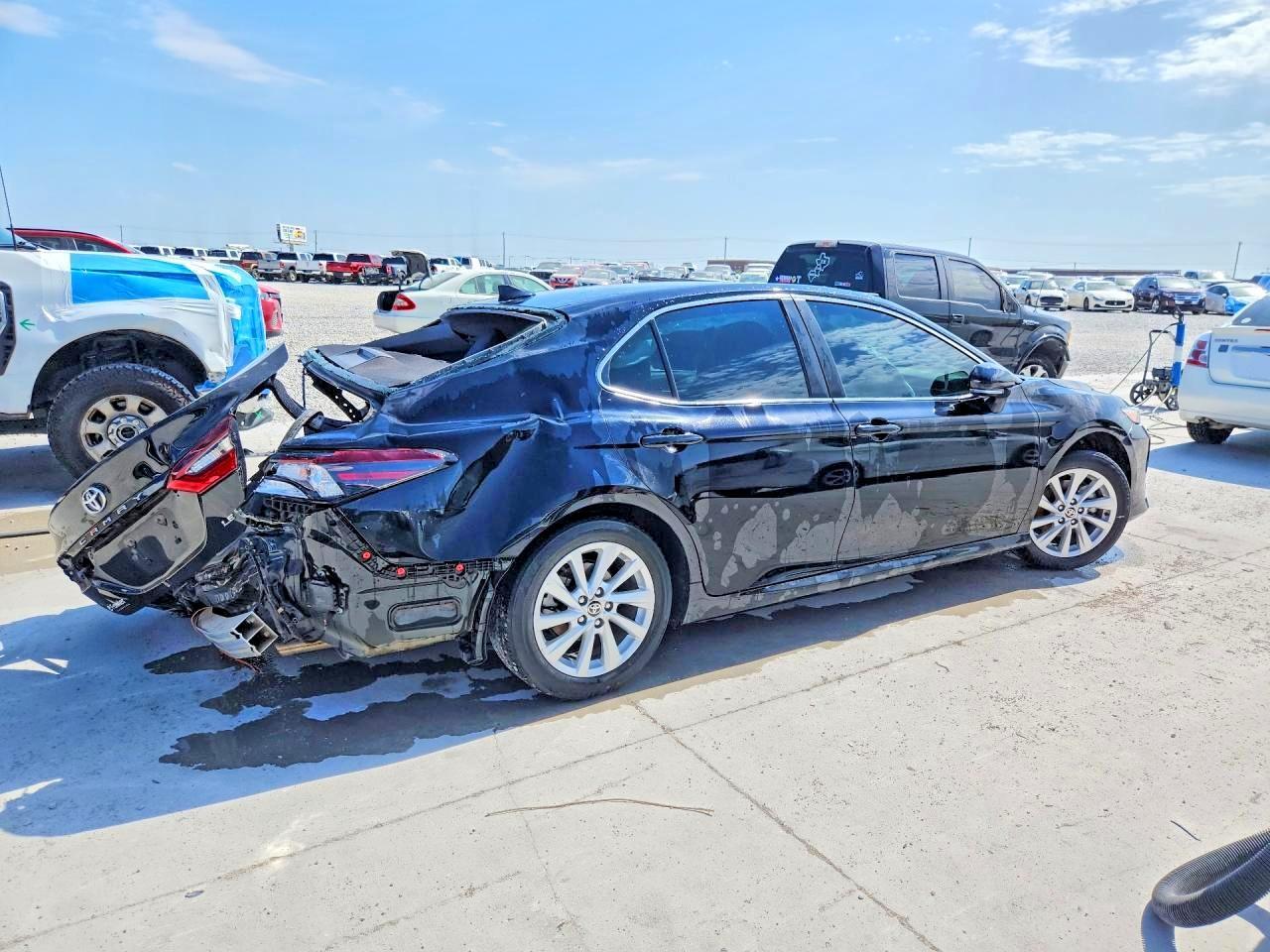 2024 Toyota Camry Le - zdjęcie 3
