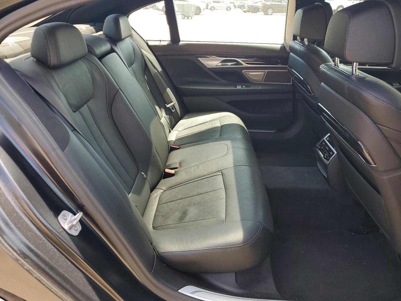 2017 BMW 740 I - zdjęcie 10
