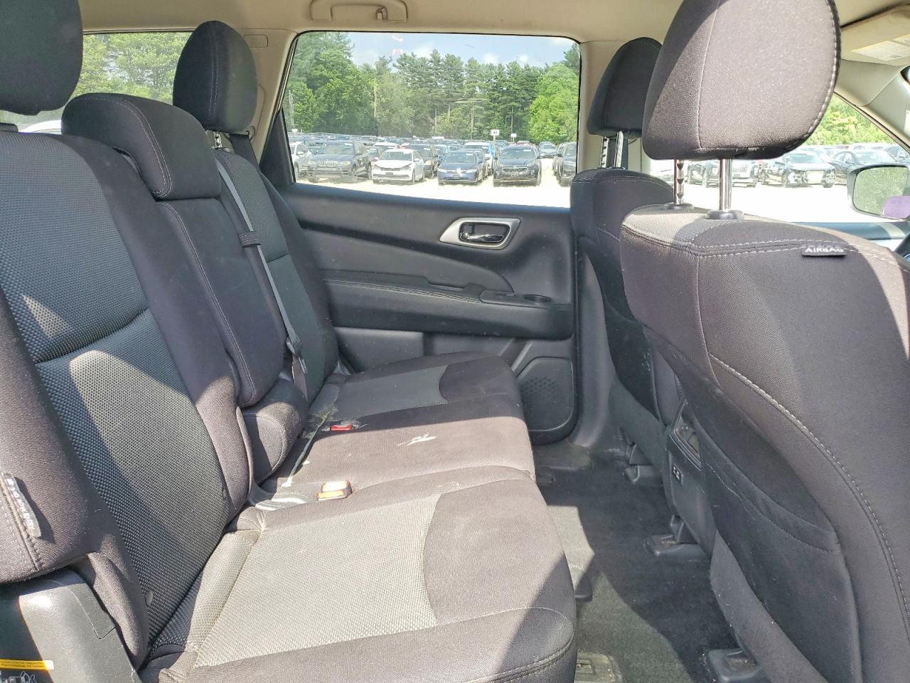 2019 Nissan Pathfinder S - zdjęcie 11