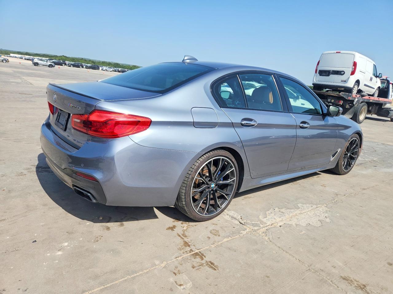 2018 BMW Seria 5 M550i - zdjęcie 3