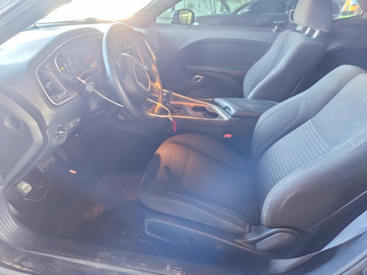 2017 Dodge Challenger Sxt - zdjęcie 7