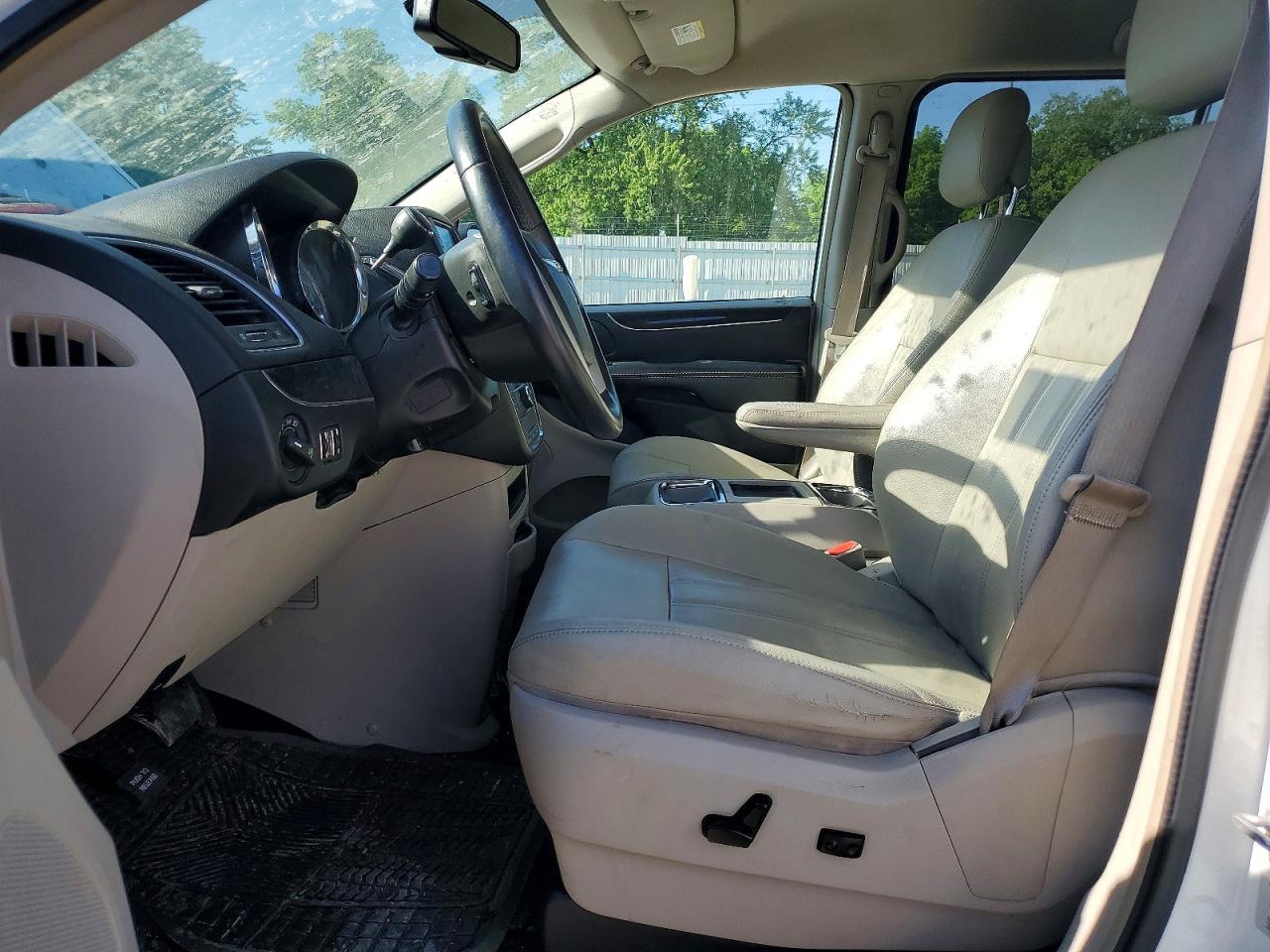 2015 Chrysler Town & Country Touring - zdjęcie 7