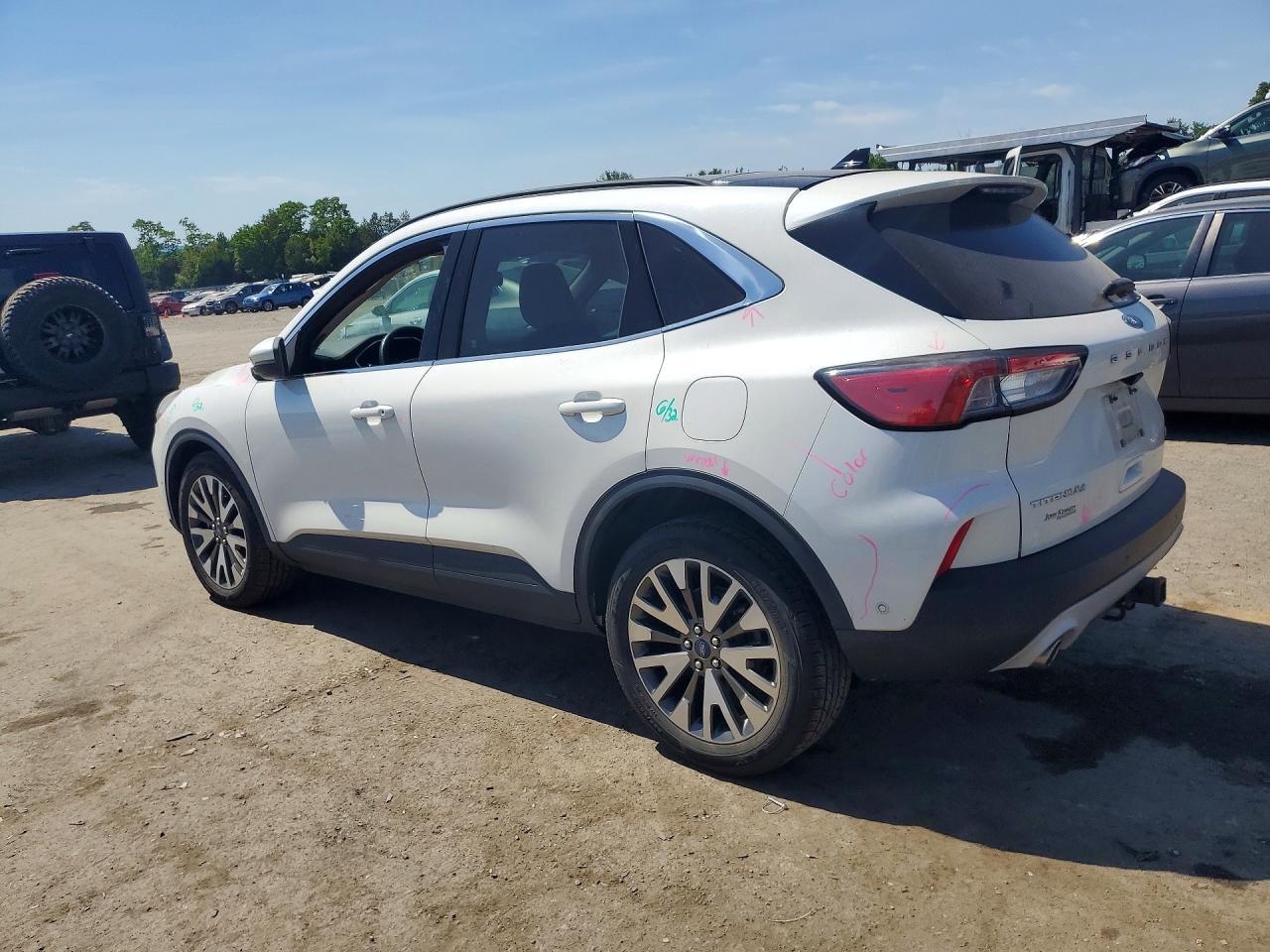 2020 Ford Escape Titanium - zdjęcie 2