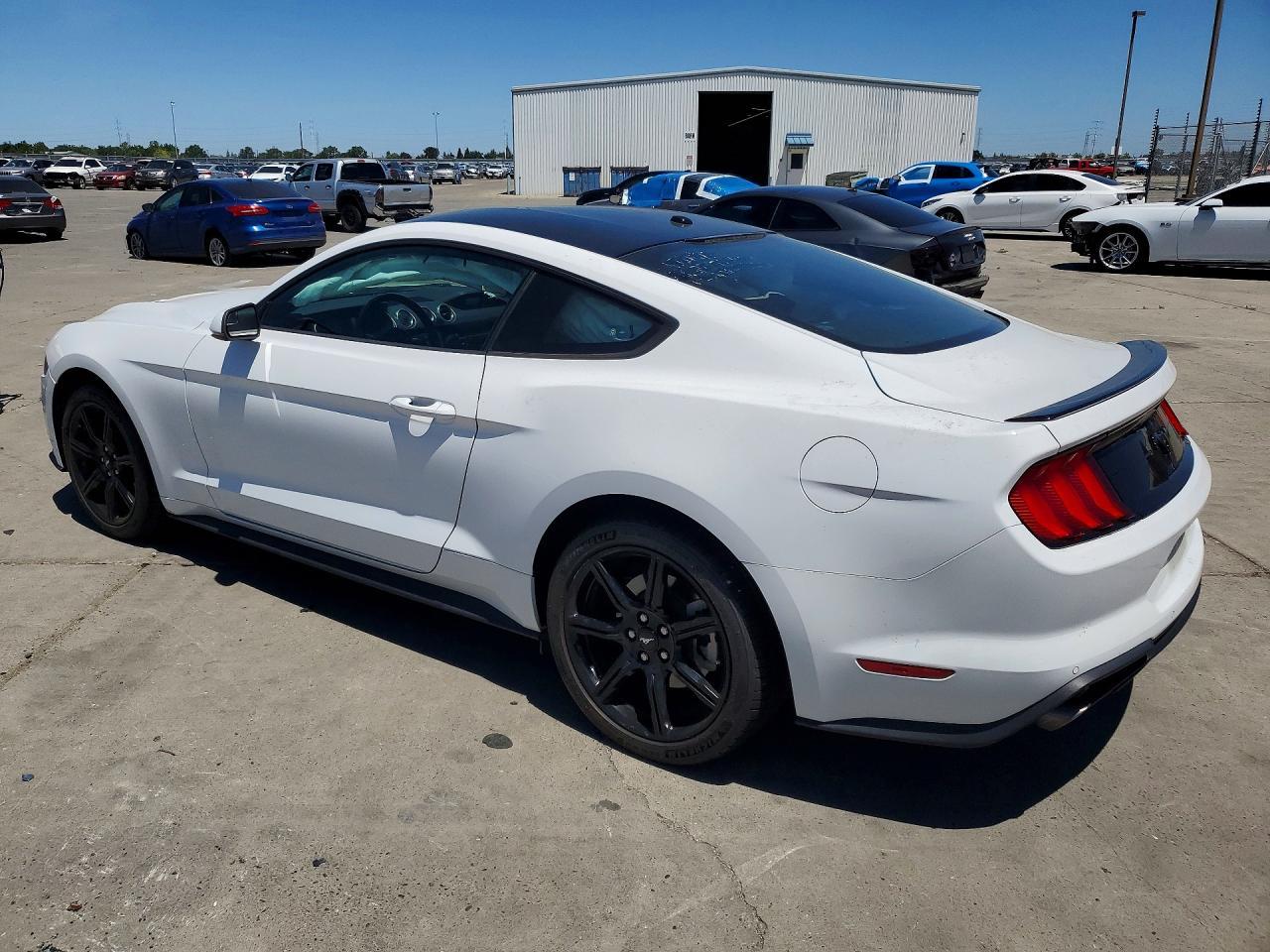2018 Ford Mustang - zdjęcie 2