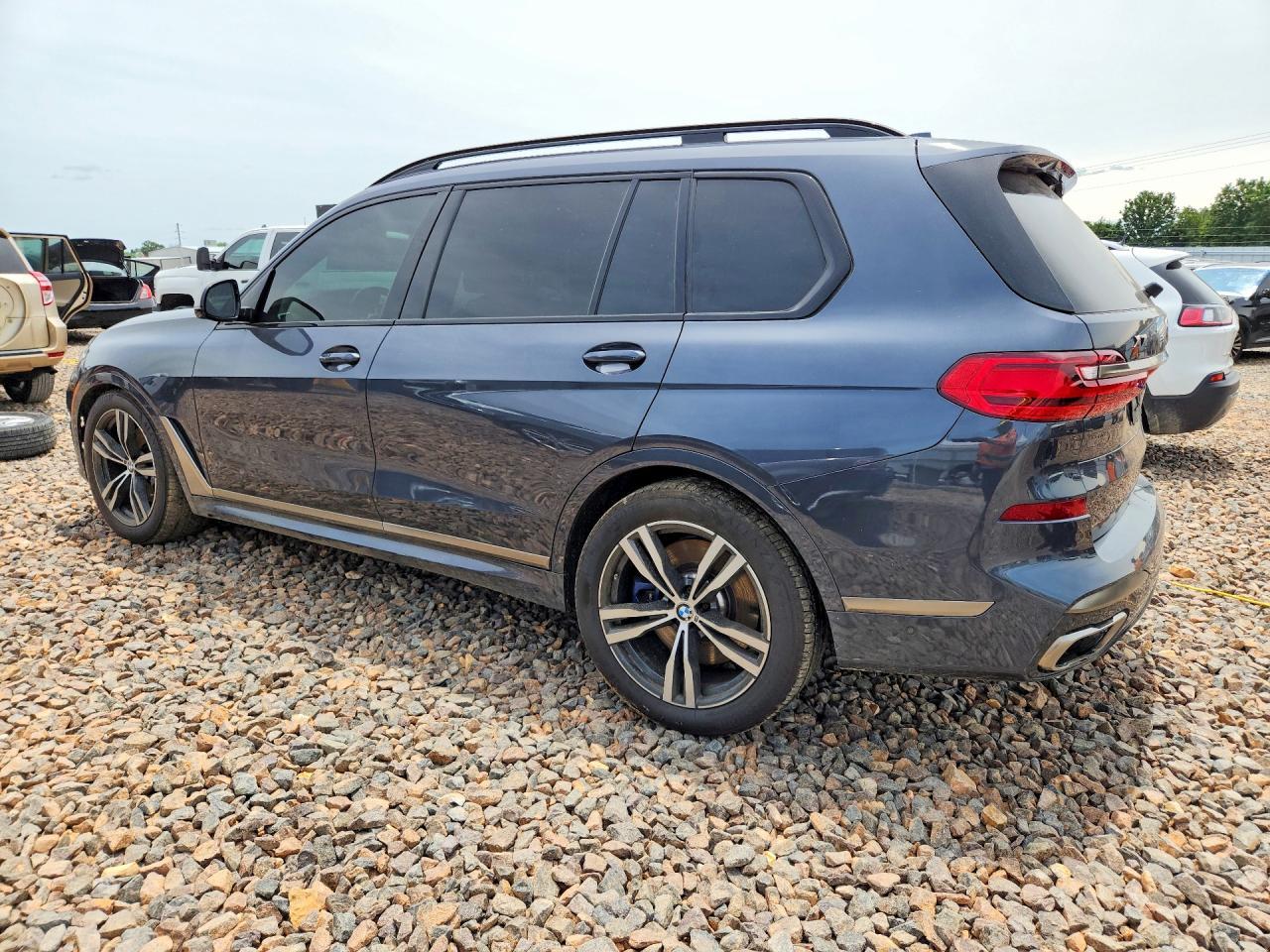 2021 BMW X7 M50I - zdjęcie 2