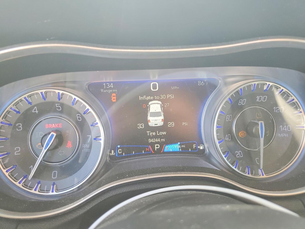 2016 Chrysler 300C - zdjęcie 9