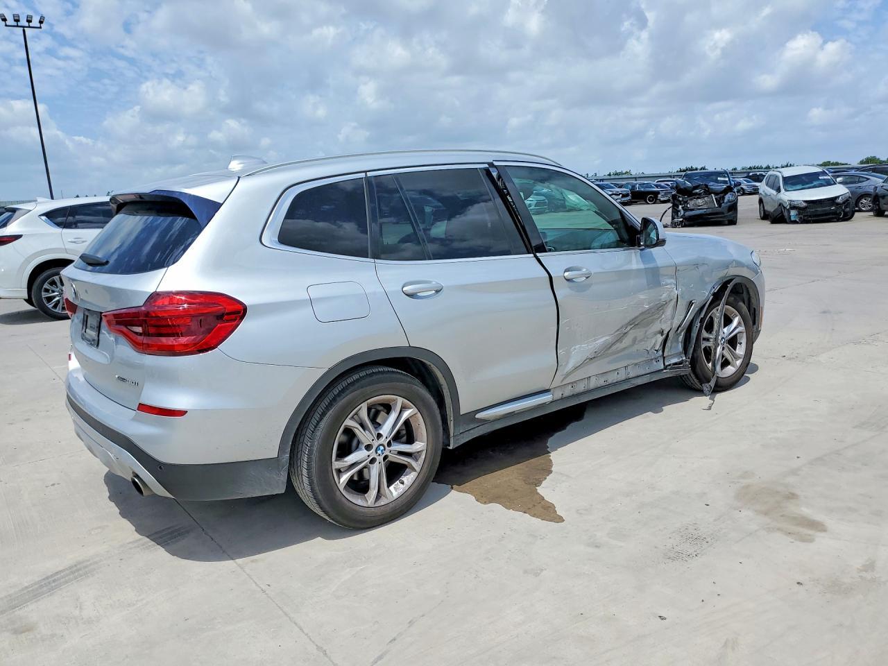 2021 BMW X3 xDrive30I - zdjęcie 3