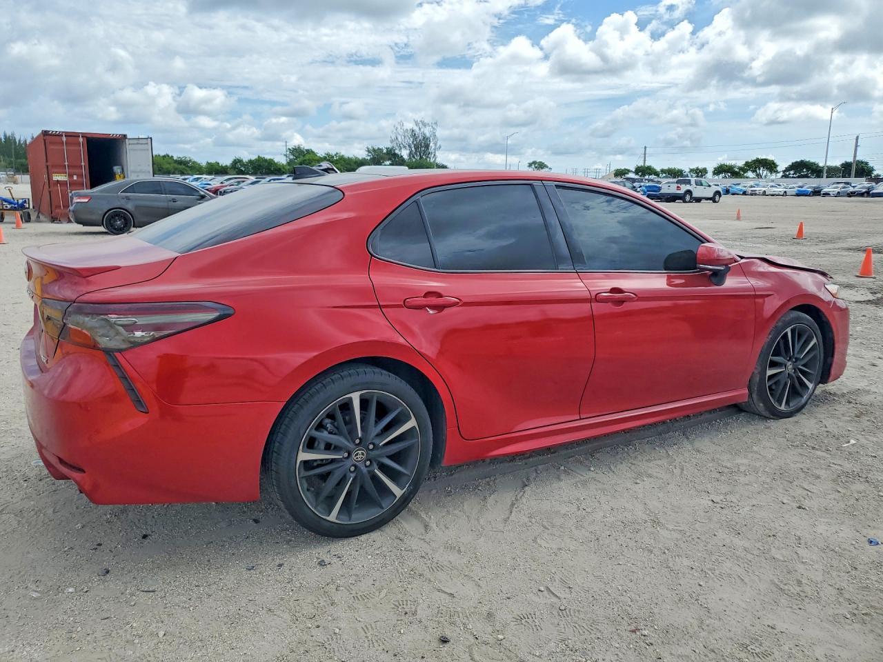 2020 Toyota Camry Xse - zdjęcie 3