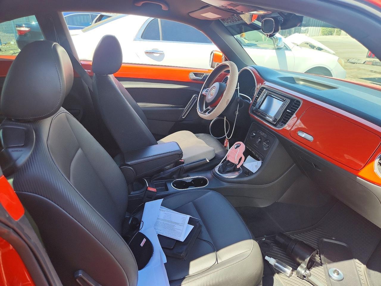 2016 Volkswagen Beetle 1.8T Se - zdjęcie 11