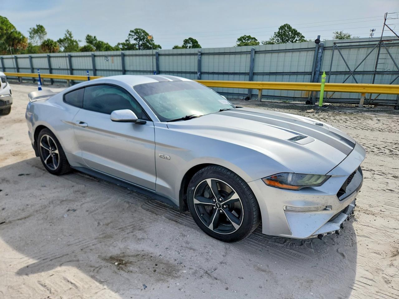2019 Ford Mustang Gt - zdjęcie 4