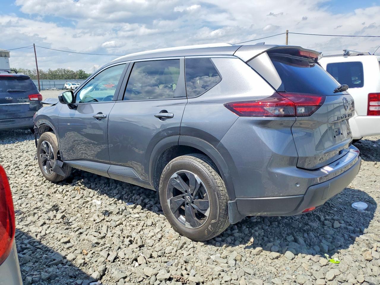 2024 Nissan Rogue Sv - zdjęcie 2